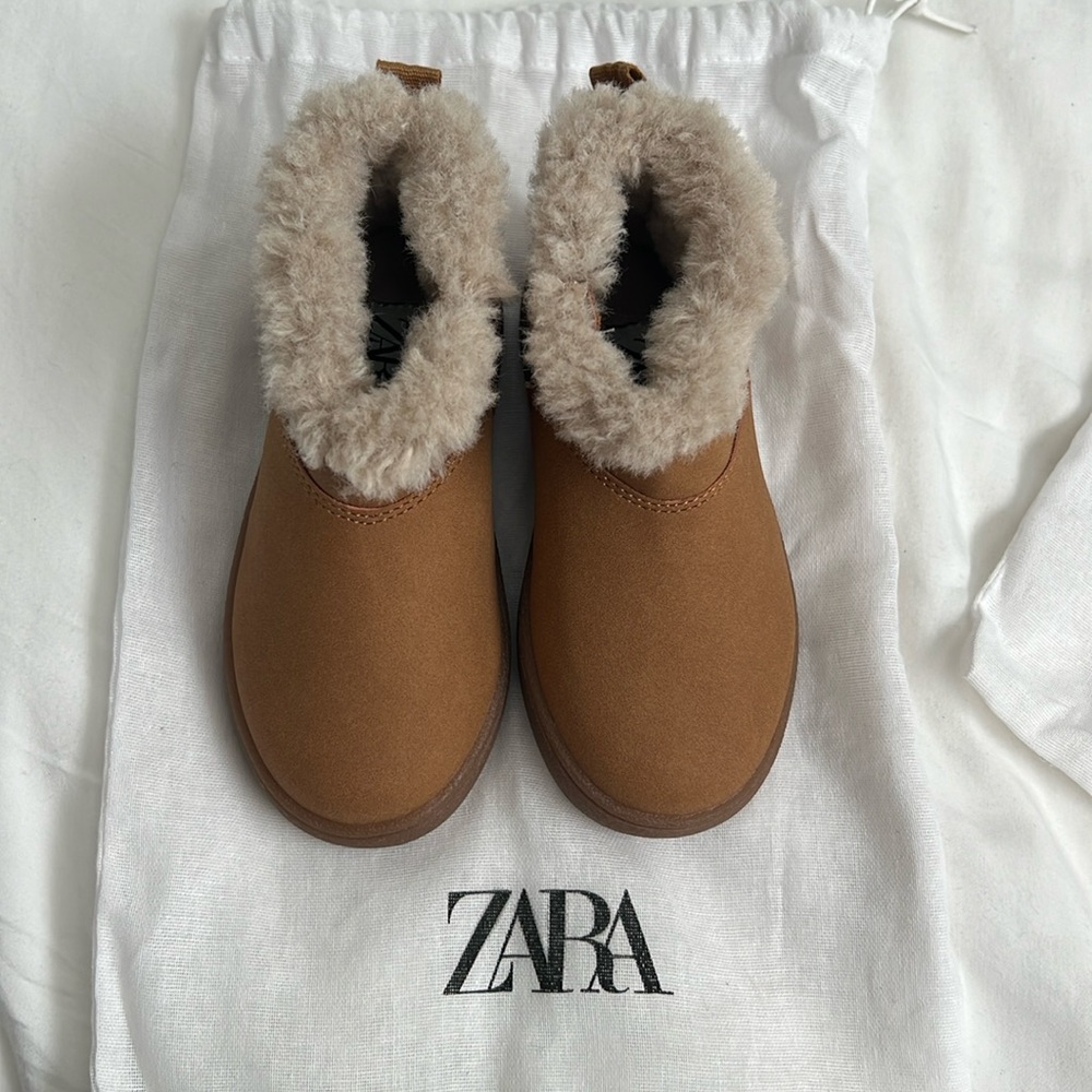 Brand new Zara Boots with faux fur, Size 24 / 8T